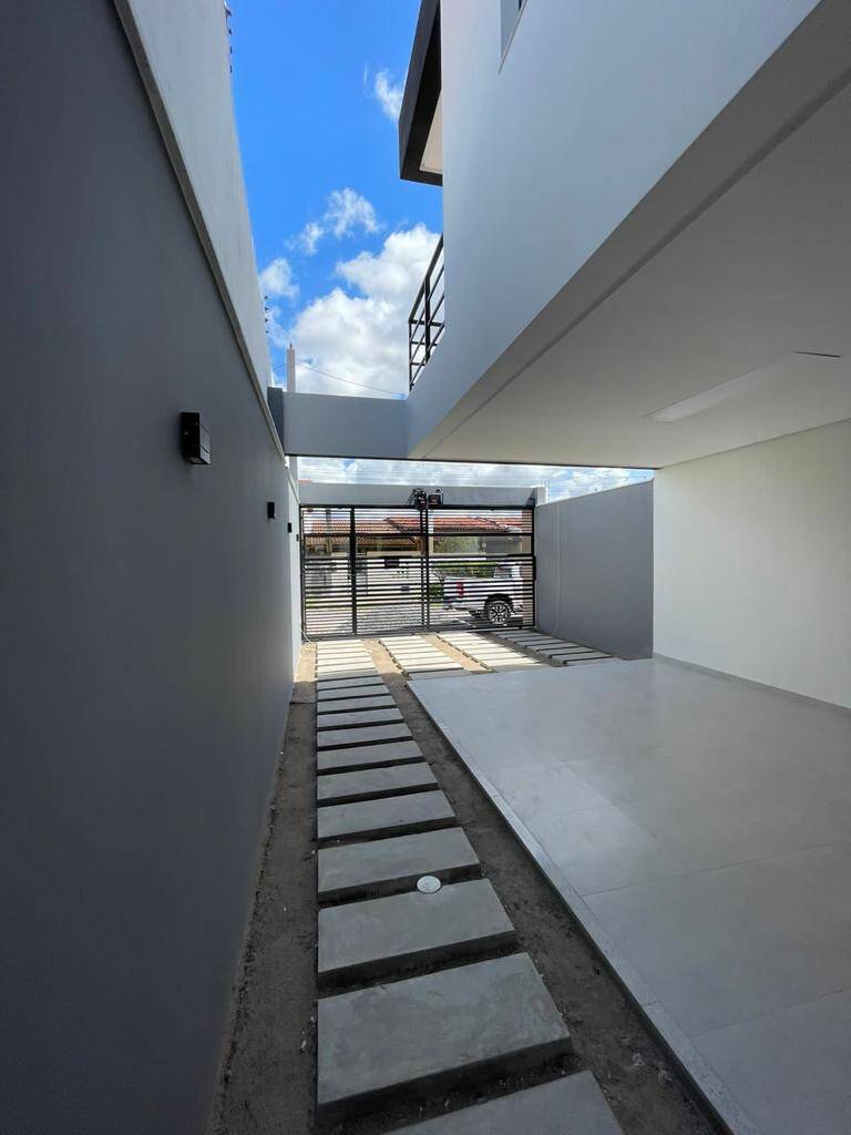 Casa à venda com 3 quartos, 132m² - Foto 2