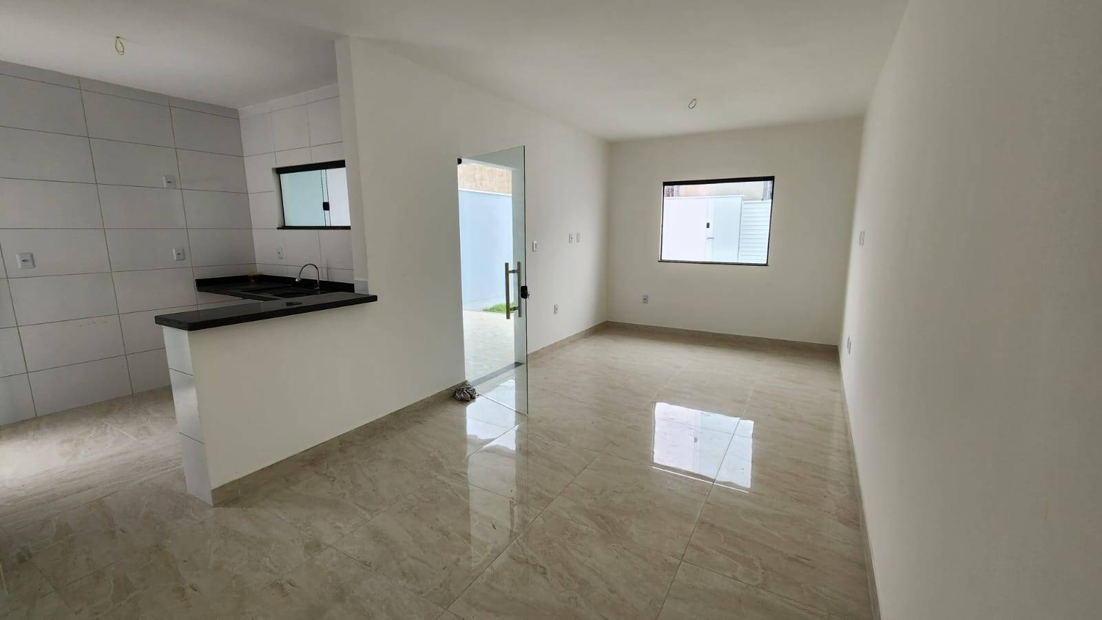 Casa à venda com 3 quartos, 98m² - Foto 4