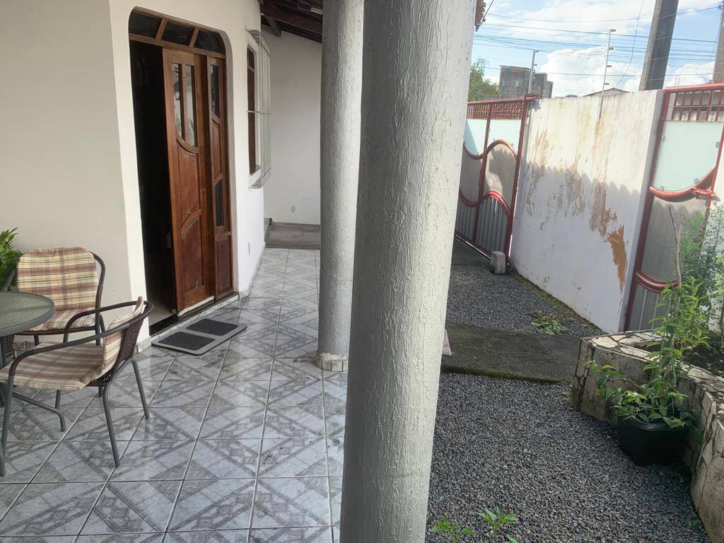 Casa à venda com 2 quartos, 200m² - Foto 2