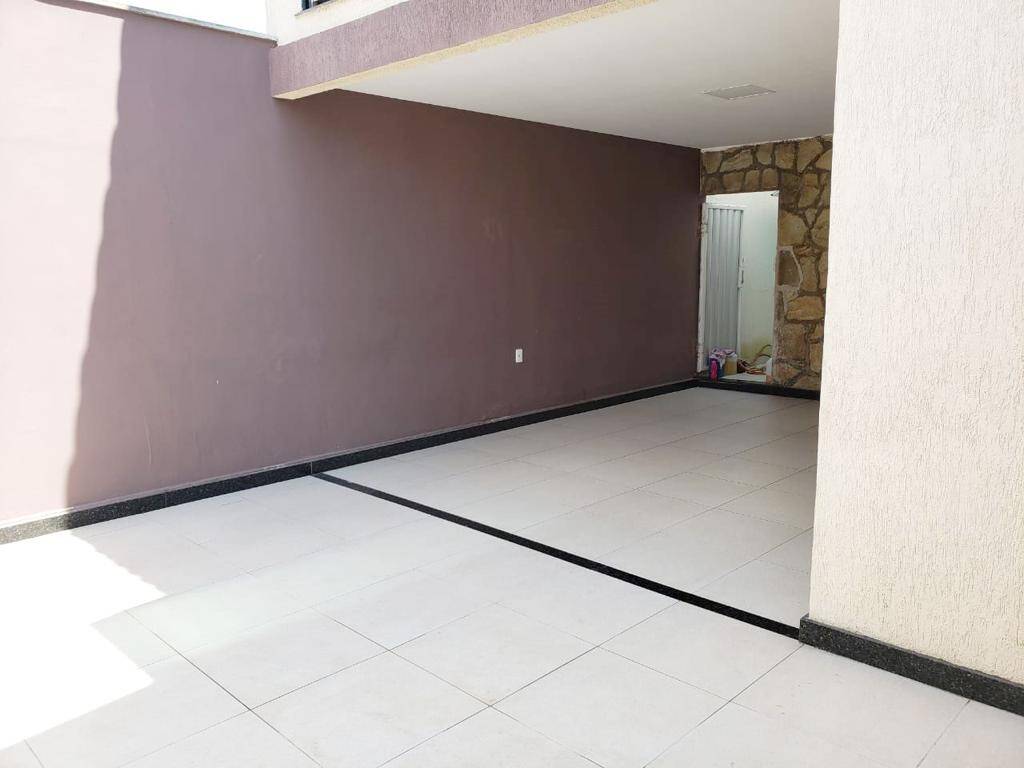 Casa para alugar com 6 quartos, 264m² - Foto 3