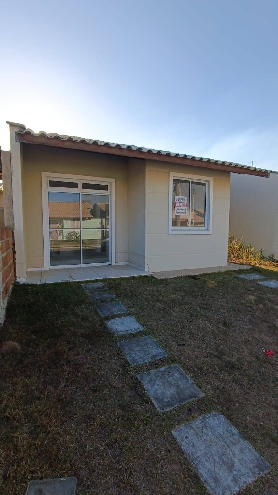 Casa à venda com 3 quartos, 61m² - Foto 1