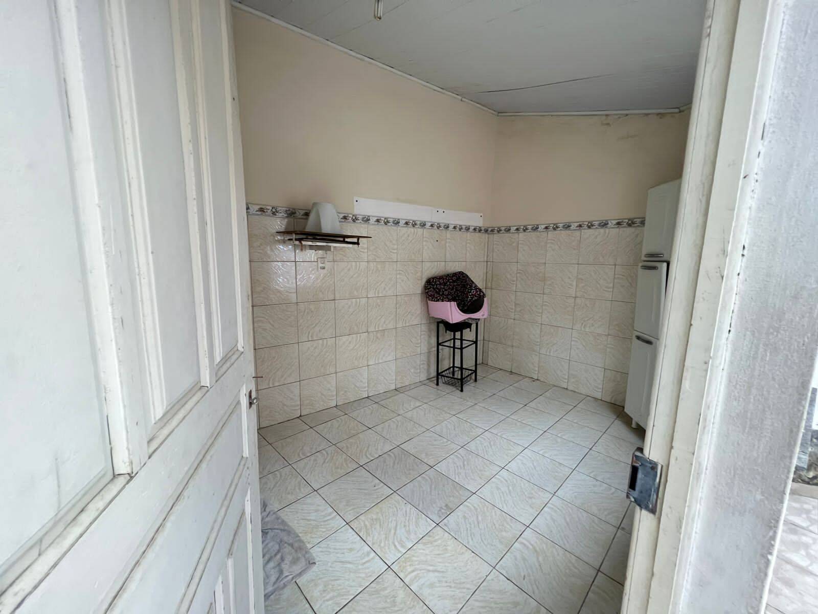 Casa à venda com 5 quartos, 200m² - Foto 15