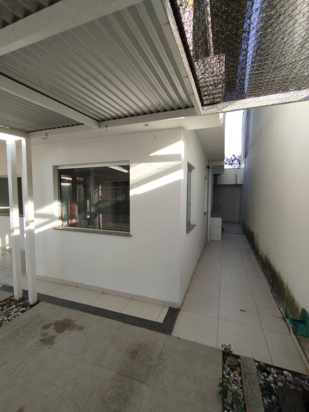 Casa à venda e aluguel com 3 quartos, 221m² - Foto 4