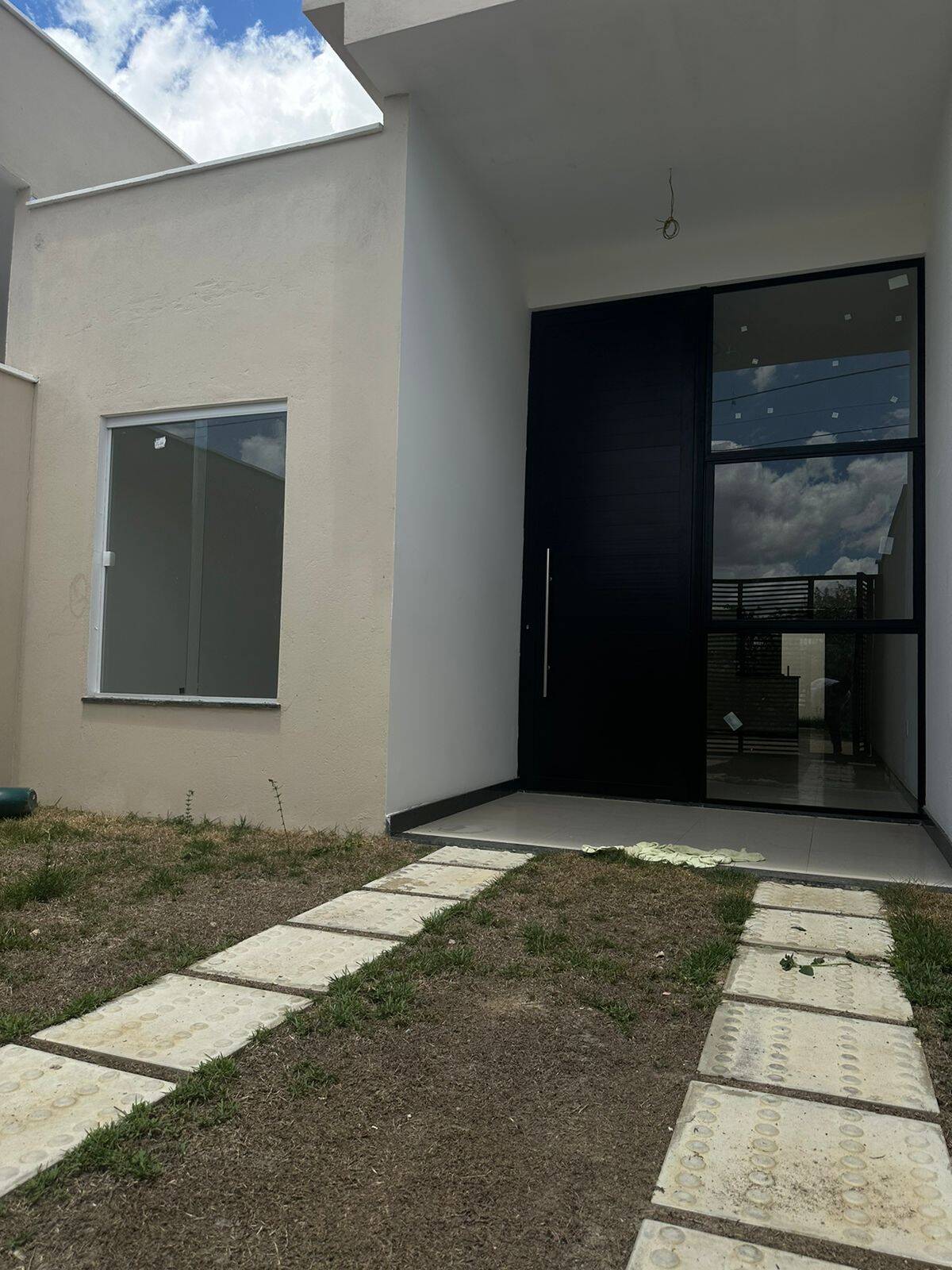 Casa à venda com 3 quartos, 88m² - Foto 1