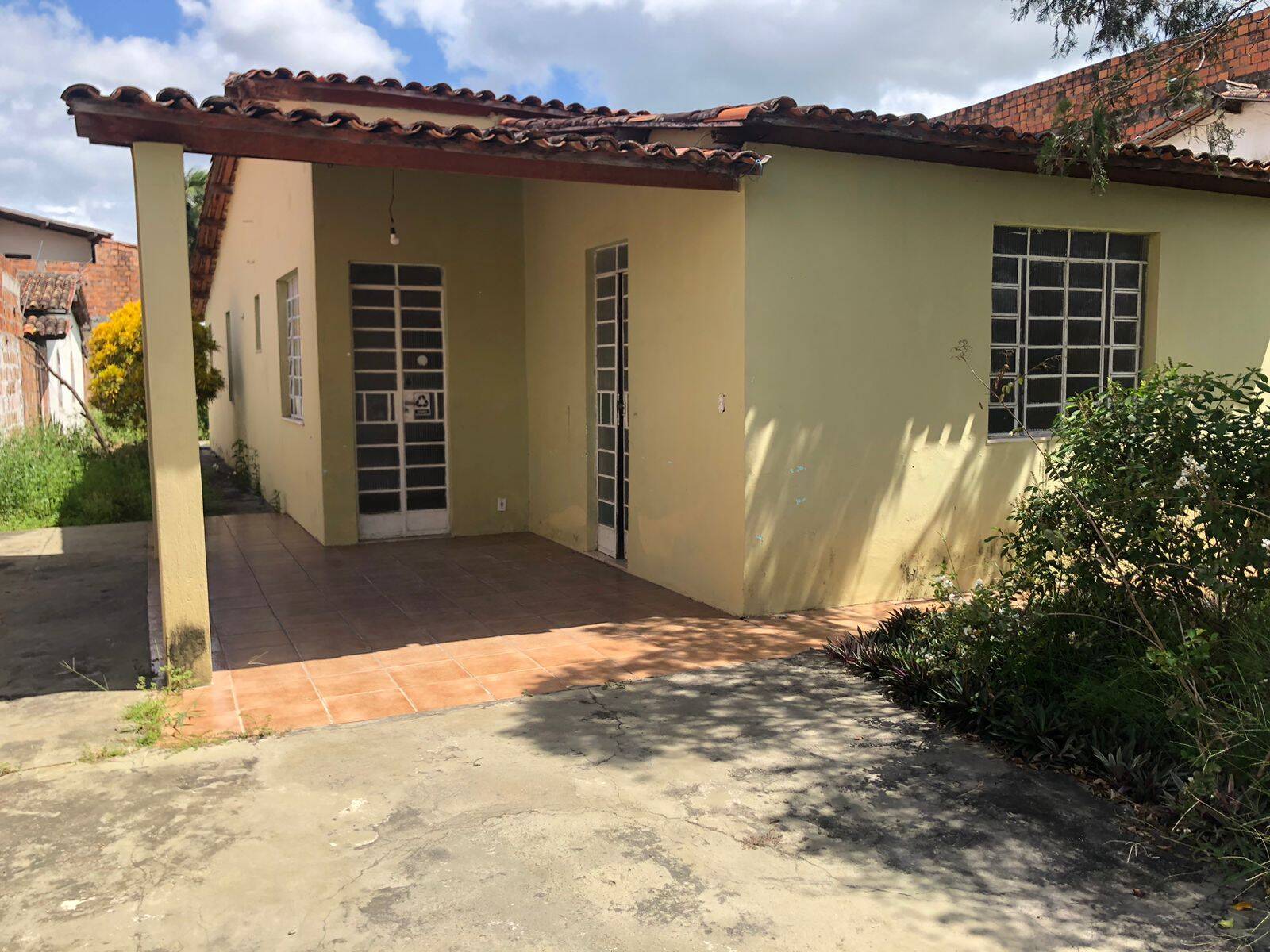 Casa à venda com 4 quartos, 380m² - Foto 1