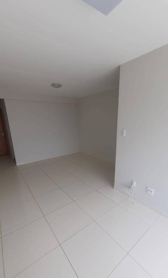 Apartamento à venda com 3 quartos - Foto 2