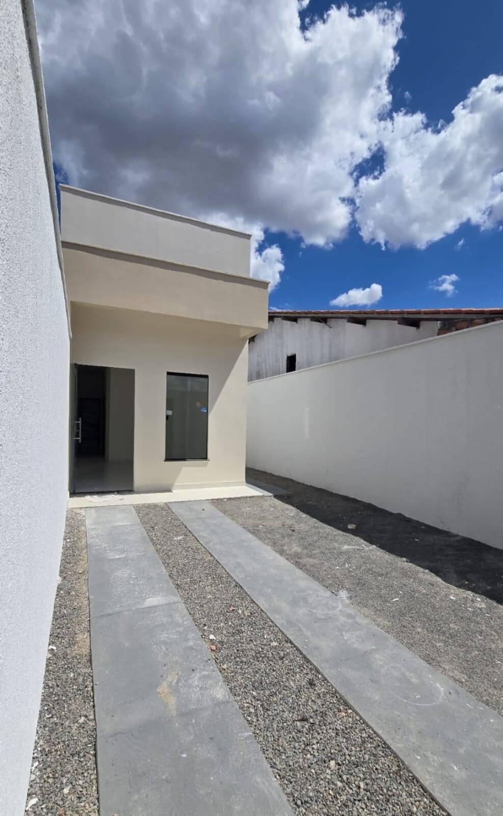 Casa à venda com 2 quartos, 54m² - Foto 1