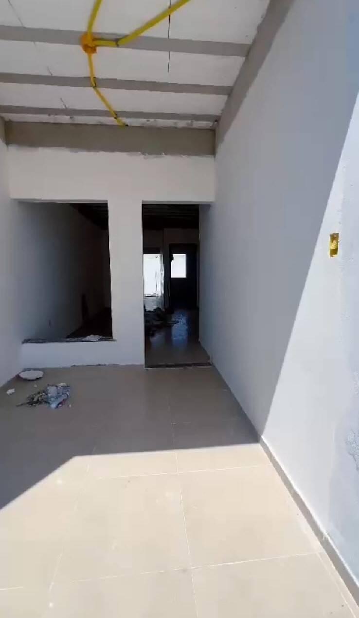 Casa à venda com 2 quartos, 62m² - Foto 2