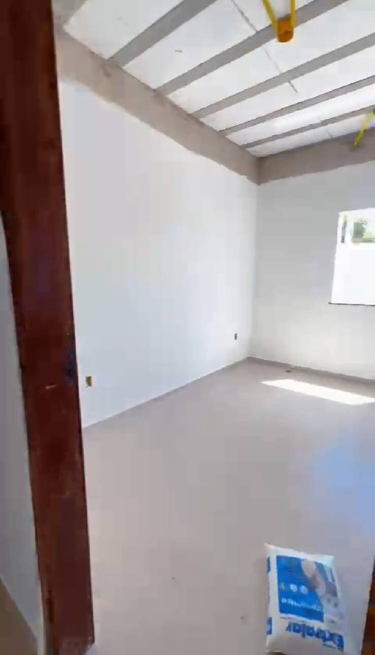 Casa à venda com 2 quartos, 62m² - Foto 5