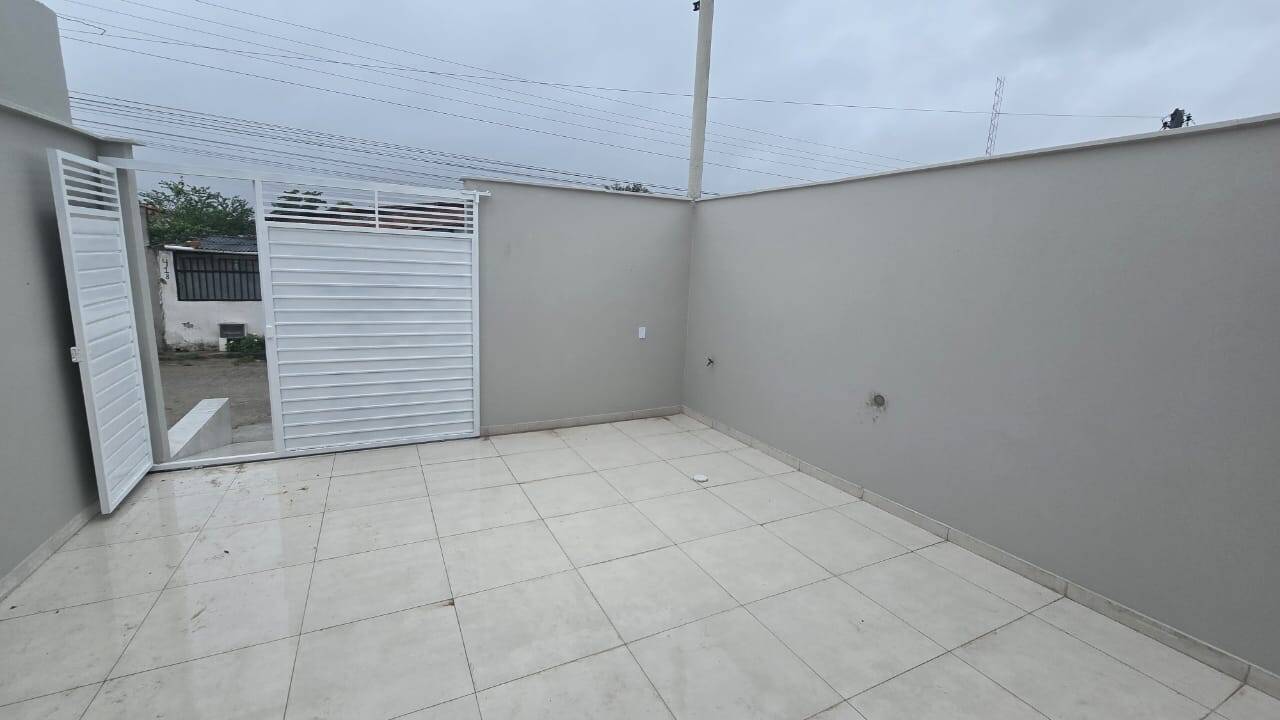 Casa à venda com 2 quartos, 54m² - Foto 2