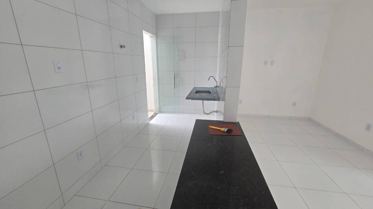 Casa à venda com 2 quartos, 54m² - Foto 5