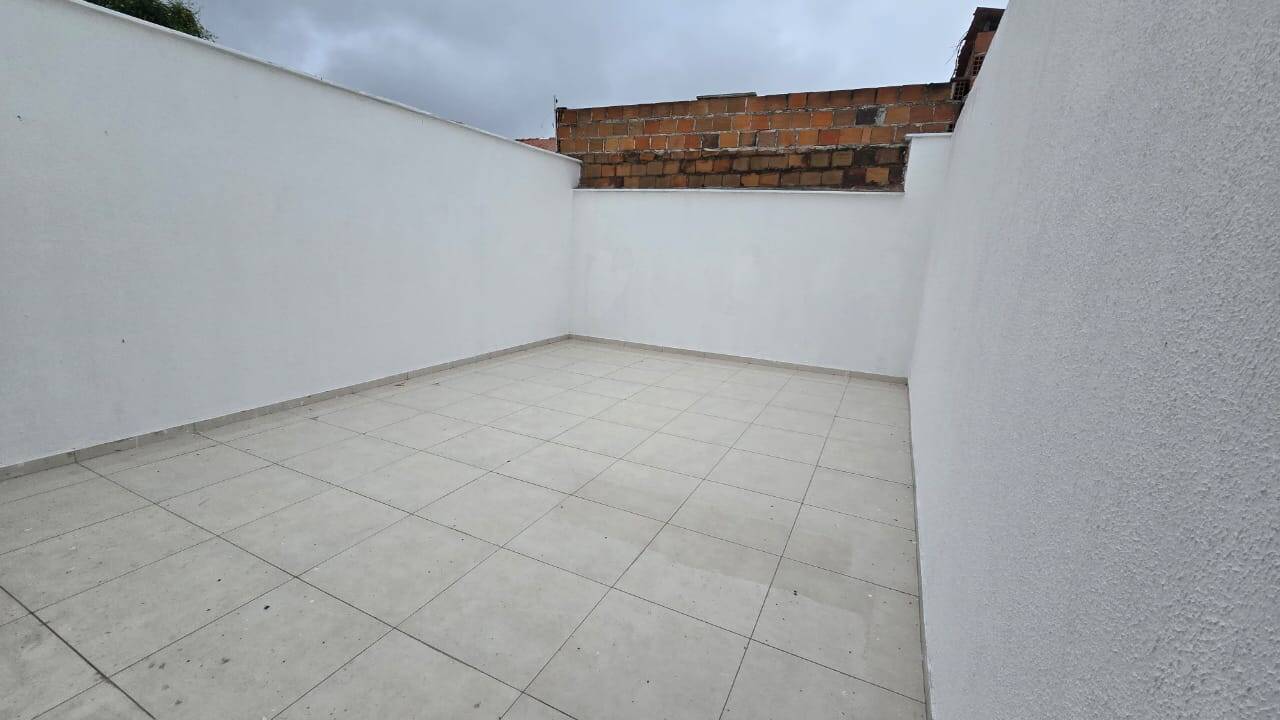 Casa à venda com 2 quartos, 54m² - Foto 12